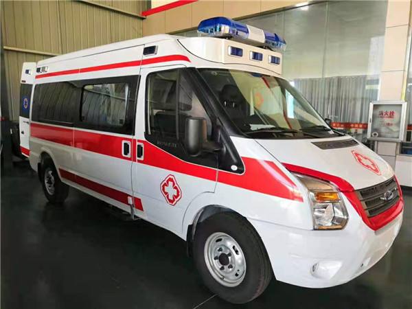 易门县福特V362救护车